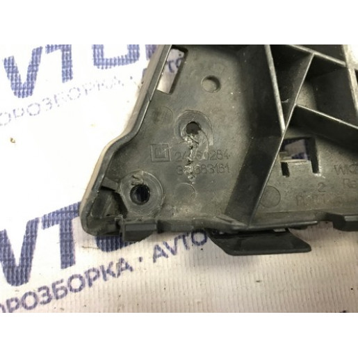 Направляюча переднього бампера права Opel Astra H 2004-2010 24460284